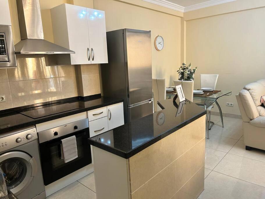 Flat On The Paseo Maritamo! Apartamento Estepona Exterior foto